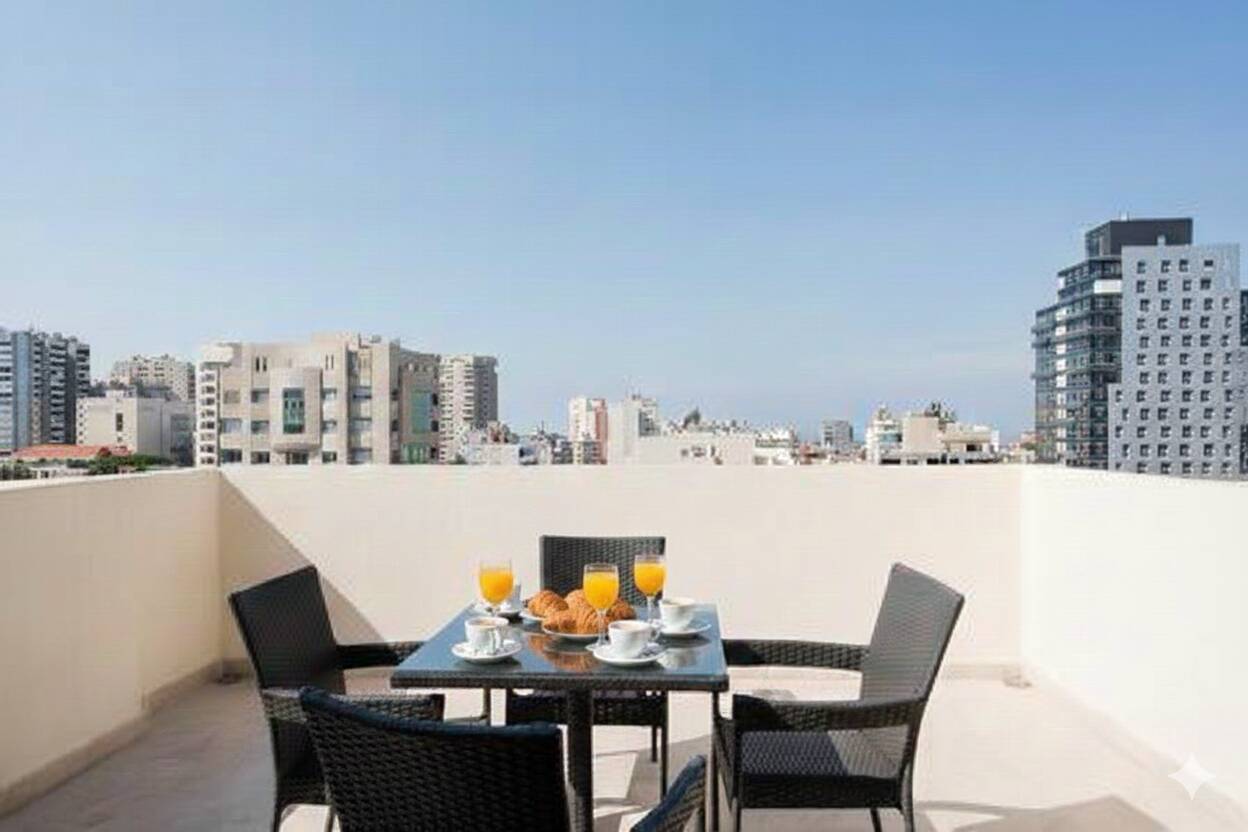 3 bedroom Furnished apartment in Hamra for rent