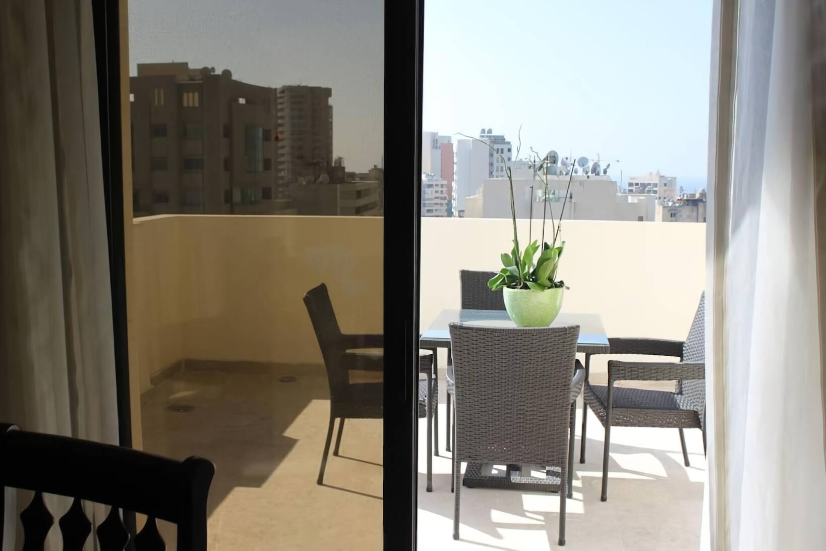 3 bedroom Furnished apartment in Hamra for short and long stays rentals